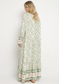 Born2be - Zielona Sukienka Rozkloszowana z Ozdobnym Wiązaniem w Boho Wzór Erainea. Okazja: na co dzień. Typ kołnierza: dekolt w kształcie V. Kolor: zielony. Materiał: jeans. Długość rękawa: długi rękaw. Wzór: aplikacja. Typ sukienki: proste, rozkloszowane. Styl: boho