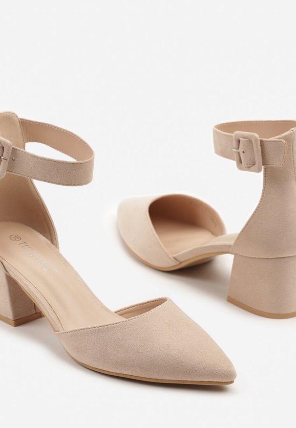 Born2be - Beżowe Czółenka na Obcasie w Klasycznym Stylu Jenithra. Okazja: na co dzień. Zapięcie: sprzączka. Kolor: beżowy. Materiał: jeans. Obcas: na obcasie. Styl: klasyczny. Wysokość obcasa: średni