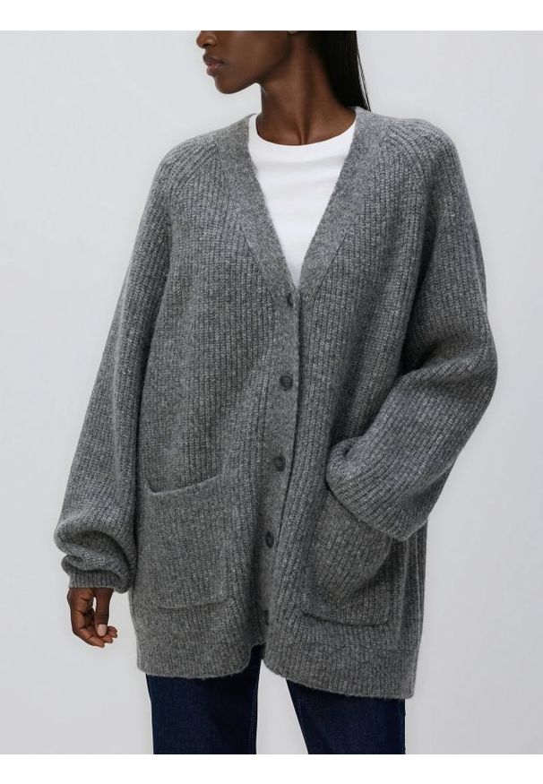 Reserved - Kardigan z wełną - szary. Kolor: szary. Materiał: wełna