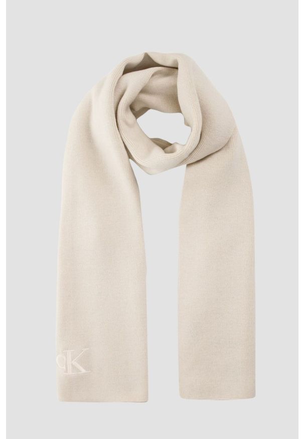Calvin Klein - CALVIN KLEIN Beżowy damski szalik z haftowanym logo. Kolor: beżowy. Wzór: haft