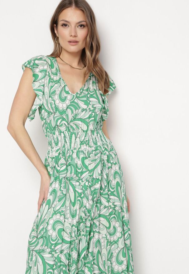 Born2be - Zielona Asymetryczna Sukienka z Gumką w Pasie z Falbankami z Wiskozy Venimra. Typ kołnierza: kołnierz z falbankami. Kolor: zielony. Materiał: wiskoza. Typ sukienki: asymetryczne