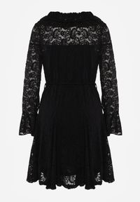 Born2be - Czarna Koronkowa Sukienka z Cienkim Paskiem i Rozkloszowanymi Rękawami Jovaila. Okazja: na co dzień. Typ kołnierza: kołnierz z falbankami. Kolor: czarny. Materiał: koronka. Długość rękawa: na ramiączkach. Wzór: koronka. Typ sukienki: rozkloszowane. Styl: casual, klasyczny #5