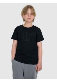 4f - 4F T-shirt regular z nadrukiem chłopięcy - czarny 158 (12-13 lat). Okazja: na co dzień. Kolor: czarny. Materiał: bawełna, materiał, jersey. Długość rękawa: krótki rękaw. Długość: krótkie. Wzór: nadruk. Sezon: lato. Styl: klasyczny, młodzieżowy, sportowy, casual