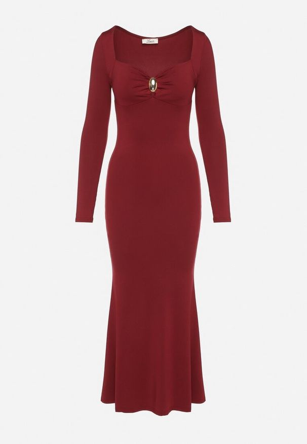 Born2be - Bordowa Sukienka z Wiskozą Ozdobiona Metalową Klamrą Refira. Okazja: na co dzień. Kolor: czerwony. Materiał: wiskoza. Wzór: aplikacja. Typ sukienki: proste. Styl: wizytowy, casual, elegancki