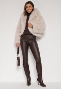 Born2be - Beżowa Futrzana Kurtka z Nieodpinanym Kapturem Zetena. Kolor: beżowy. Materiał: futro. Styl: klasyczny, elegancki #7