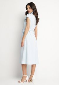 Born2be - Jasnoniebieska Sukienka Koszulowa Phinitrite. Okazja: na co dzień. Kolor: niebieski. Wzór: aplikacja. Typ sukienki: koszulowe. Materiał: materiał. Długość rękawa: krótki rękaw. Sezon: lato. Styl: casual. Długość: midi #6