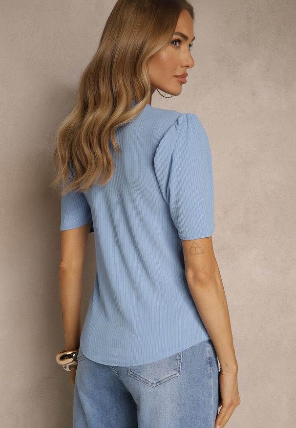 Renee - Niebieski T-shirt z Trójkątnym Dekoltem Sunille. Okazja: na co dzień. Kolor: niebieski. Materiał: jeans. Styl: casual