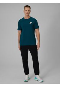 4f - 4F T-shirt regular gładki męski - turkusowy S. Okazja: na spacer, na co dzień. Kolor: turkusowy. Materiał: jeans, materiał, dresówka. Wzór: gładki. Styl: casual, klasyczny #2