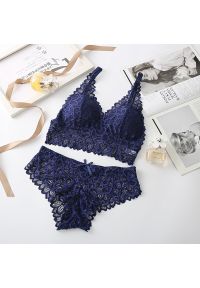 Intica - Komplet bielizny koronkowej braletka i figi na co dzień Jungeun. Stan: podwyższony. Kolor: niebieski. Materiał: koronka. Wzór: aplikacja