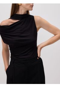Reserved - Drapowany top z wiskozą - czarny. Kolor: czarny. Materiał: wiskoza #1