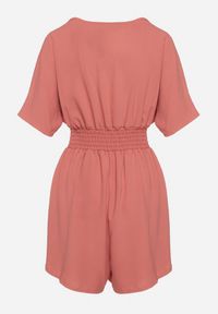 Born2be - Różowy Kombinezon z Zakładkowym Dekoltem i Gumką w Talii Belandrea. Okazja: na co dzień. Kolor: różowy. Materiał: jeans. Długość rękawa: krótki rękaw. Długość: krótkie. Sezon: lato. Styl: casual, elegancki, sportowy #3