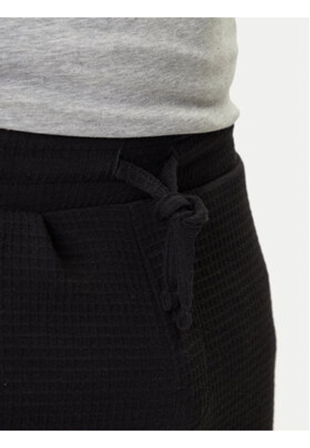 Hugo - HUGO Spodnie dresowe Austin 50532012 Czarny Regular Fit. Kolor: czarny. Materiał: bawełna, syntetyk