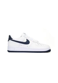 Buty do chodzenia męskie Nike Air Force 1 07. Zapięcie: sznurówki. Kolor: biały. Materiał: materiał, skóra, tkanina, syntetyk. Szerokość cholewki: normalna. Model: Nike Air Force. Sport: turystyka piesza