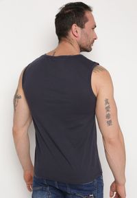 Born2be - Granatowa Klasyczna Koszulka Tank Top Bez Rękawów Lakeana. Kolor: niebieski. Materiał: jeans, materiał. Długość rękawa: bez rękawów #3