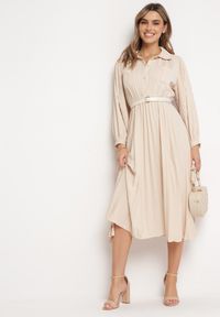 Born2be - Beżowa Plisowana Sukienka Midi z Paskiem z Kołnierzykiem i Kieszeniami Themirlla. Kolor: beżowy. Wzór: aplikacja. Długość: midi #4