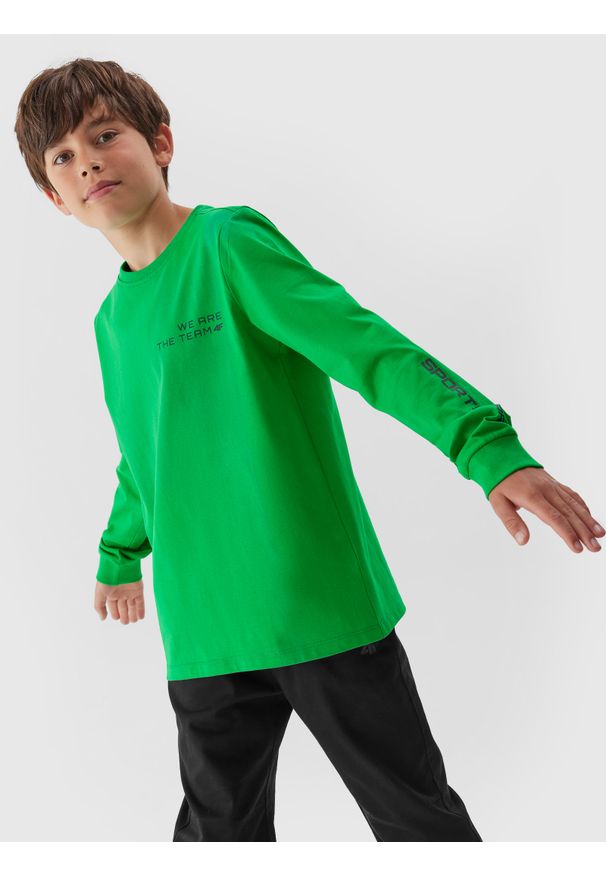 4f - Longsleeve z nadrukiem chłopięcy. Kolor: zielony. Materiał: bawełna. Długość rękawa: długi rękaw. Wzór: nadruk