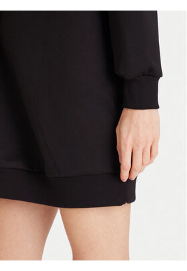 Guess Sukienka codzienna V5YK07 KCX22 Czarny Regular Fit. Okazja: na co dzień. Kolor: czarny. Materiał: syntetyk. Typ sukienki: proste. Styl: casual