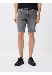 Reserved - Jeansowe szorty straight - jasnoszary. Kolor: szary. Materiał: jeans