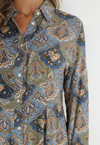 Born2be - Niebiesko-Zielona Sukienka Koszulowa we Wzór Paisley Melli. Okazja: na co dzień, na spotkanie biznesowe. Kolor: niebieski. Materiał: zamsz, materiał. Długość rękawa: długi rękaw. Wzór: paisley. Typ sukienki: koszulowe. Styl: klasyczny, elegancki, boho, casual, biznesowy #5