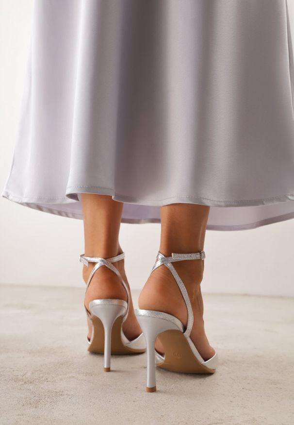 Born2be - Srebrne Sandały na Szpilce VICES z Geometryczną Cholewką Charia. Okazja: na co dzień. Zapięcie: sprzączka. Kolor: srebrny. Wzór: geometria. Obcas: na szpilce. Styl: elegancki, klasyczny, casual