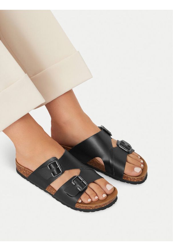 Lasocki Klapki CEO-GBSUM22-3023 Czarny. Kolor: czarny. Materiał: skóra
