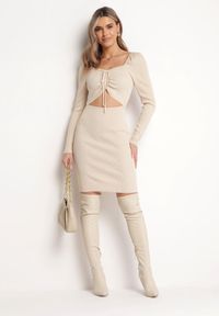 Born2be - Beżowa Sukienka Mini z Prążkowanego Materiału z Wycięciem i Wiązaniem Cerdosja. Kolor: beżowy. Materiał: materiał, prążkowany. Długość: mini #3