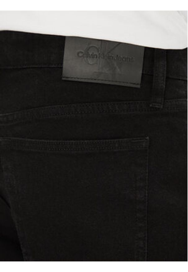 Calvin Klein Jeans Szorty jeansowe J30J327514 Czarny Slim Fit. Kolor: czarny. Materiał: bawełna
