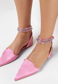 Born2be - Różowe Sandały Proniore. Nosek buta: szpiczasty. Zapięcie: pasek. Kolor: różowy. Materiał: satyna, materiał. Wzór: aplikacja. Styl: elegancki