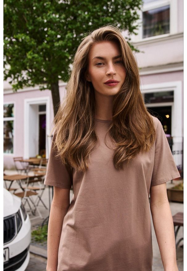 MOODO - T-shirt z bawełny beżowy. Kolor: beżowy. Materiał: bawełna