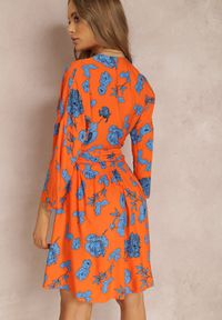 Renee - Pomarańczowa Sukienka Thaleira. Typ kołnierza: dekolt w kształcie V. Kolor: pomarańczowy. Sezon: lato. Typ sukienki: kopertowe. Długość: mini #3