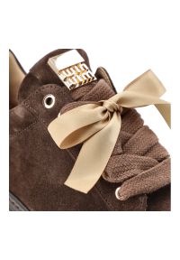 Sneakersy damskie Karino, cholewka ze skóry naturalnej zamszowej miękka konstrukcja dekoracyjne sznurowanie na wstążkach gruba podeszwa, brązowe, 599. Okazja: na co dzień. Zapięcie: sznurówki. Kolor: brązowy. Materiał: zamsz, skóra. Szerokość cholewki: normalna. Obcas: na platformie. Styl: casual, elegancki #7