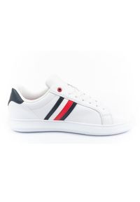 TOMMY HILFIGER - Buty Tommy Hilfiger FM0FM04921YBS białe. Zapięcie: sznurówki. Kolor: biały. Materiał: skóra, guma. Szerokość cholewki: normalna #7