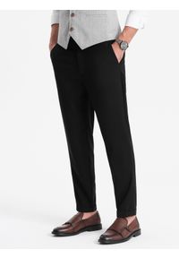 Ombre Clothing - Męskie spodnie chino REGULAR FIT z gumką w pasie – czarne V4. Okazja: na co dzień. Kolor: czarny. Materiał: guma, wiskoza, tkanina, poliester, materiał, bawełna. Styl: casual, elegancki