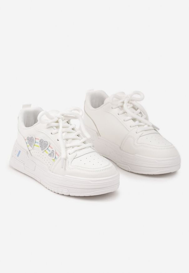 Renee - Białe Sneakersy z Błyszczącymi Serduszkami Iriene. Okazja: na co dzień. Kolor: biały. Materiał: jeans