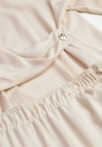 Born2be - Beżowy Wiskozowy Komplet Asymetryczna Koszula i Spodnie z Kieszeniami Moneia. Kolor: beżowy. Materiał: wiskoza #2