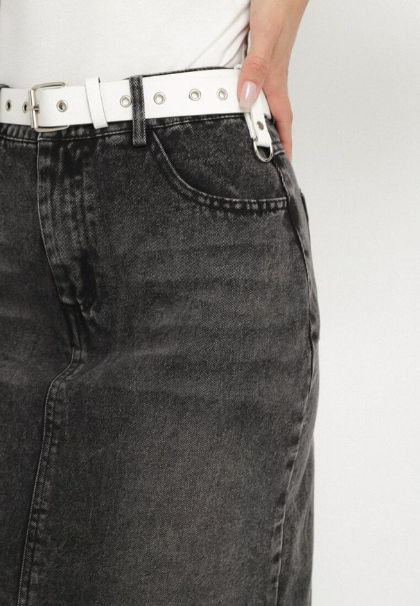 Born2be - Czarna Ołówkowa Spódnica Jeansowa z Rozcięciem z Przodu Limirea. Okazja: na co dzień. Kolor: czarny. Materiał: jeans. Styl: casual