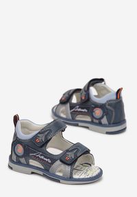 Born2be - Niebieskie Sandały Typhochis. Nosek buta: okrągły. Zapięcie: rzepy. Kolor: niebieski. Wzór: aplikacja, paski. Styl: wakacyjny