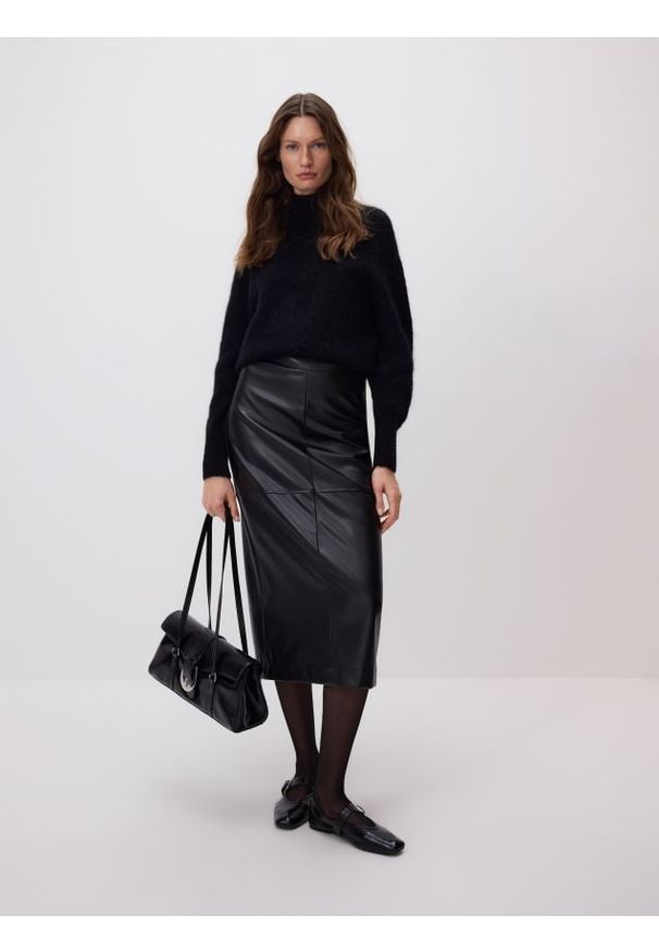 Reserved - Spódnica midi z rozcięciem - czarny. Kolor: czarny. Materiał: skóra