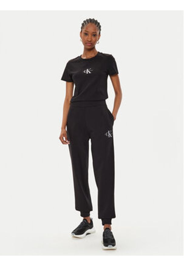 Calvin Klein Jeans T-Shirt Monologo J20J223563 Czarny Slim Fit. Kolor: czarny. Materiał: bawełna