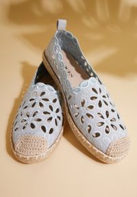 Born2be - Niebieskie Ażurowe Espadryle Vices z Plecionym Sznurkiem Arivila. Okazja: na co dzień. Nosek buta: okrągły. Kolor: niebieski. Wzór: ażurowy. Sezon: lato. Obcas: na płaskiej podeszwie. Styl: casual
