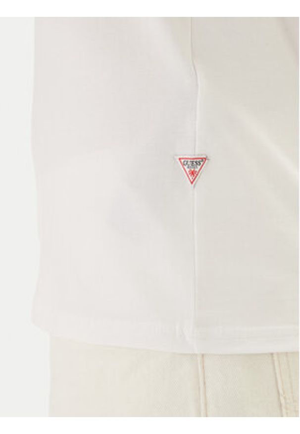 Guess T-Shirt F6GI02 J1314 Biały Slim Fit. Kolor: biały. Materiał: bawełna