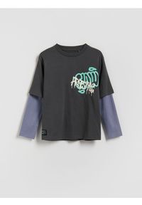 Reserved - Koszulka longsleeve z nadrukiem - ciemnoszary. Kolor: szary. Materiał: bawełna, dzianina. Długość rękawa: długi rękaw. Wzór: nadruk #1