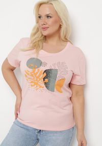Born2be - Jasnoróżowy Bawełniany T-shirt z Nadrukiem i Cyrkoniami Tiimauni. Okazja: na co dzień. Kolor: różowy. Materiał: bawełna. Wzór: nadruk. Styl: casual, klasyczny #5