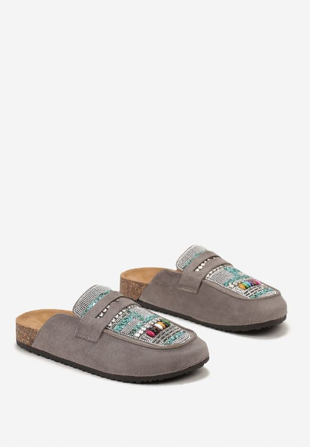 Renee - Szare Klapki Mule z Koralikami na Zakrytym Nosku Aserhia. Kolor: szary. Wzór: aplikacja, kolorowy. Styl: boho