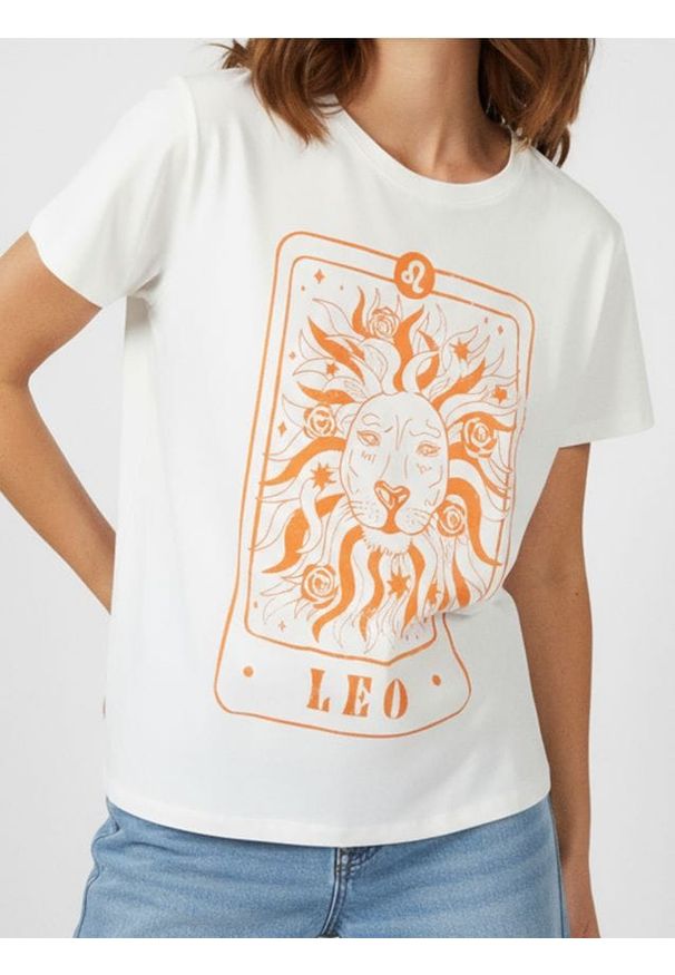 Sinsay - Bawełniana koszulka z nadrukiem - kremowy. Kolor: kremowy. Materiał: bawełna. Wzór: nadruk