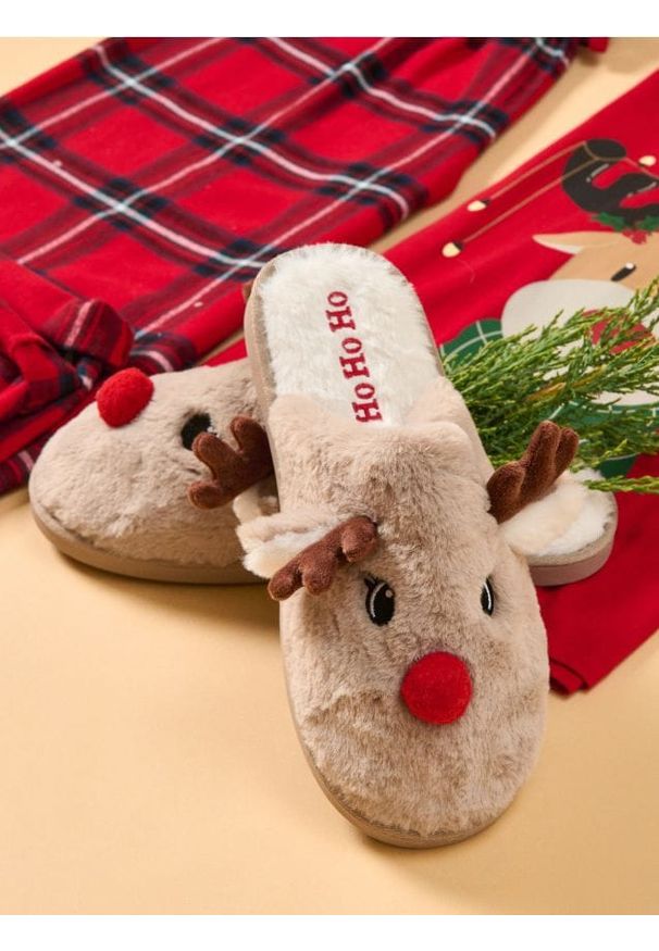 Sinsay - Pluszowe kapcie świąteczne w kształcie reniferów - beżowy. Kolor: beżowy. Styl: wizytowy