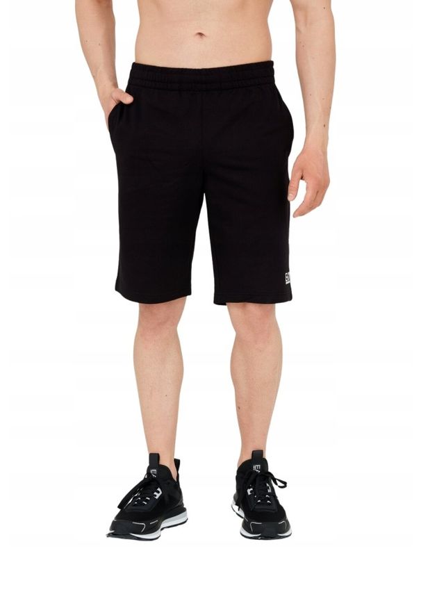 EA7 Emporio Armani - EA7 Czarne shorty męskie z białym logo, Rozmiar S. Kolor: czarny. Materiał: bawełna. Długość: krótkie