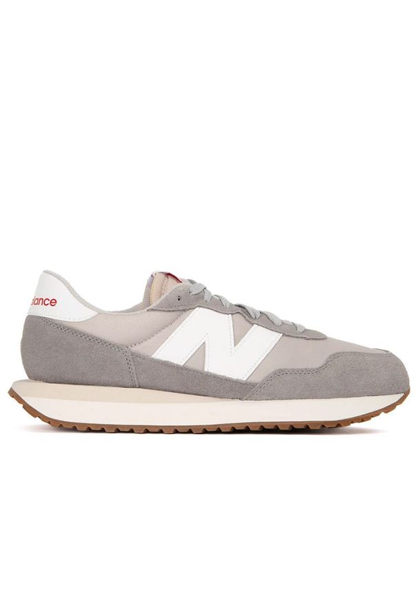 Buty New Balance MS237GE - szare. Okazja: na co dzień. Zapięcie: sznurówki. Kolor: szary. Materiał: guma, zamsz. Szerokość cholewki: normalna