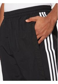 Adidas - adidas Spodnie dresowe Adibreak JD4257 Czarny Loose Fit. Kolor: czarny. Materiał: syntetyk