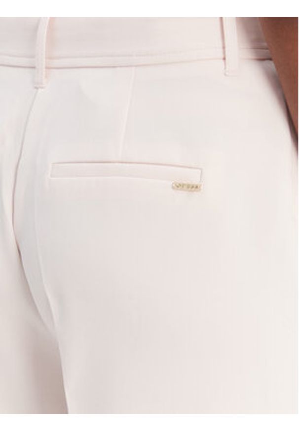 Guess Spodnie materiałowe W6RB02 WH9Y2 Różowy Regular Fit. Kolor: różowy. Materiał: syntetyk